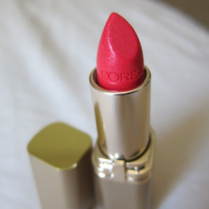 L'OREAL COLOR RICHE LIPSTICK:  262 FRESH AS A ROSE